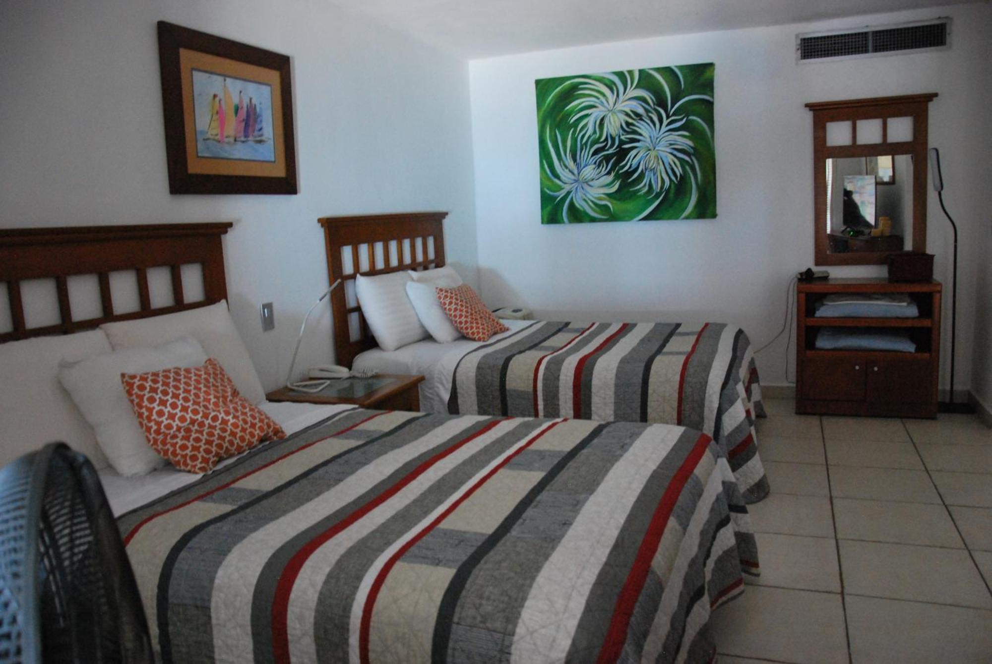 Beachfront View Condo Beside La Isla Mall Пуерто Валярта Екстериор снимка